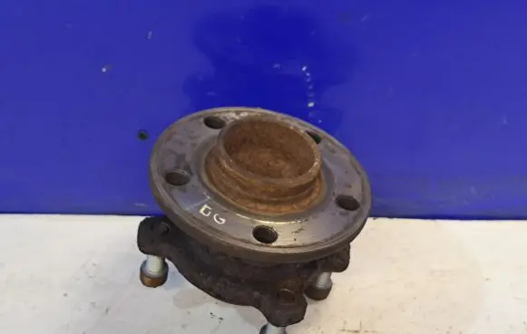 Volvo S80 Rear wheel hub 31329968 31277808