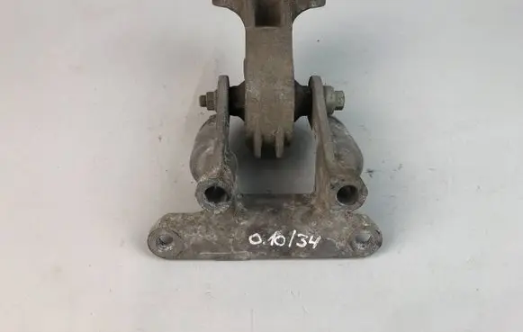 Subaru Outback Engine mounting bracket
