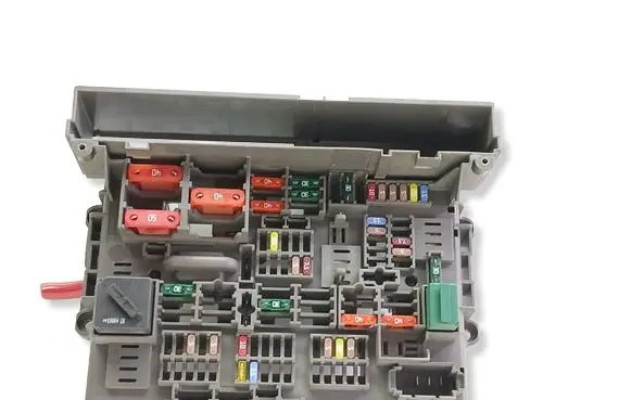 BMW 1 E82 E88 Fuse module 9119446 42437551