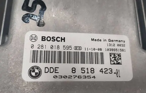 BMW 1 F20 F21 Engine control unit/module 0281018595 8518423