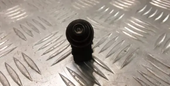Volkswagen Golf IV Fuel injector 037906031AA