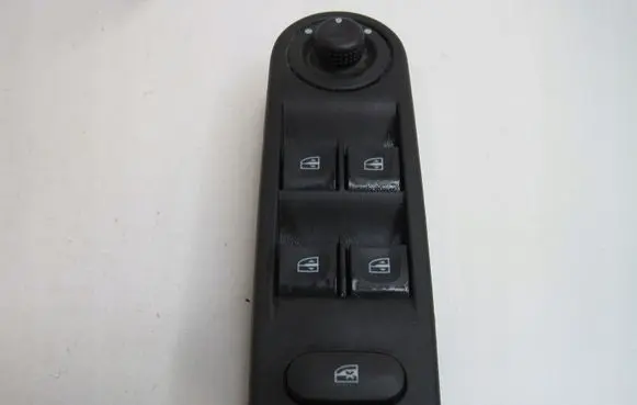 Renault Captur Central console control unit 254113300R