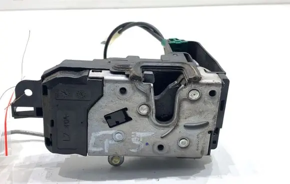 Opel Zafira B Front door lock 13210748