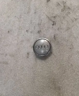 Audi A8 S8 D2 4D Original wheel cap 8T0601170