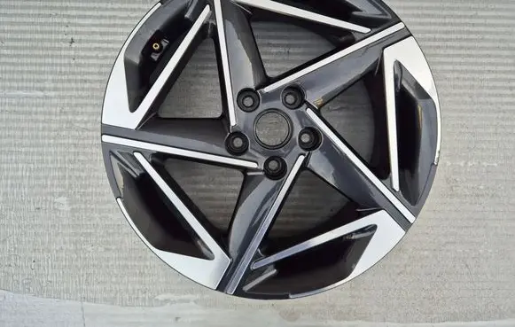 Hyundai i30 R18 alloy rim 52910G4CA0