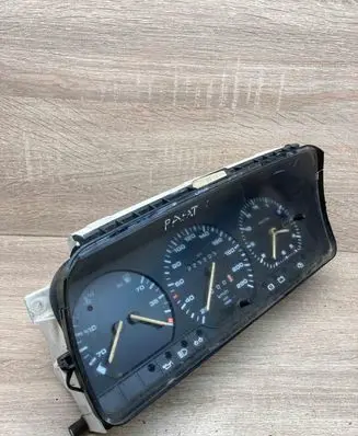 Volkswagen PASSAT B3 Speedometer (instrument cluster) 357919033R