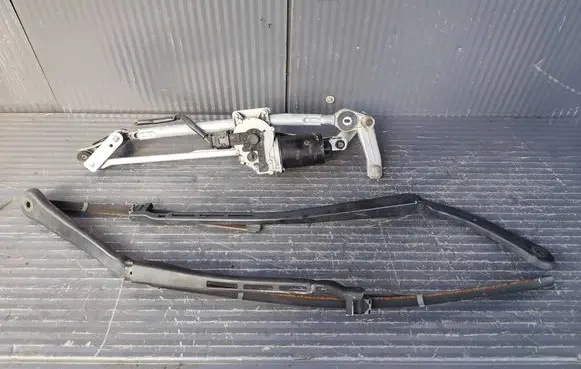 BMW 3 E92 E93 Front wiper linkage and motor 6978263