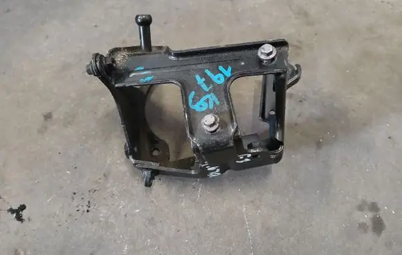 Ford Fiesta Fuel filter bracket/mount holder AV60-9A072-AB