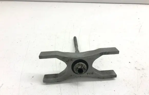 Volkswagen PASSAT B8 Fuel Injector clamp holder 04L216A