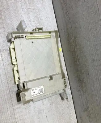 Toyota Yaris Comfort/convenience module 82730-52K40