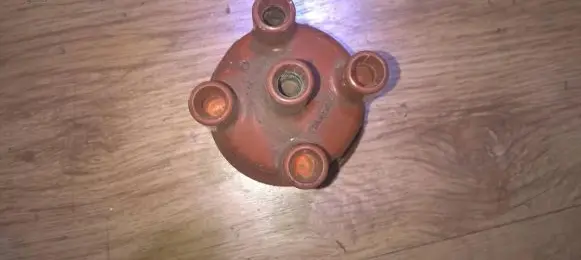 Volkswagen Polo III 6N 6N2 6NF Spark distributor cap 027905207