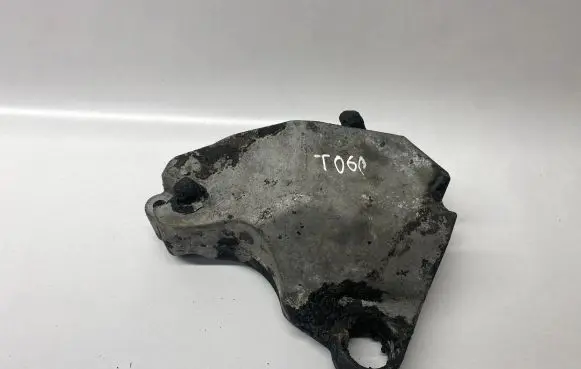 Mercedes-Benz GLA W156 Engine mounting bracket A2702230002 2702230002
