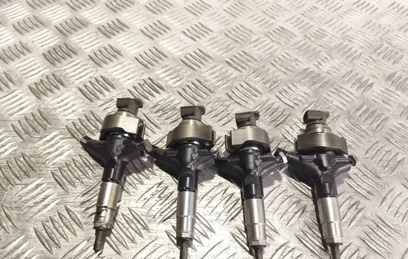 Subaru Outback Fuel injectors set 16613aa030