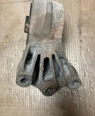 Chevrolet Captiva Gearbox mount X01187