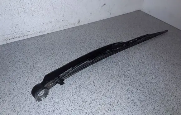 BMW 5 E39 Rear wiper blade arm 8221453