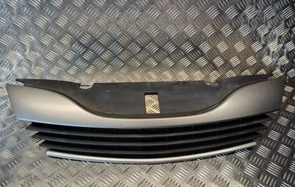 Renault Laguna II Front grill 8200012581