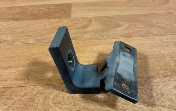 BMW 5 E60 E61 Front door upper hinge 7068073 0002