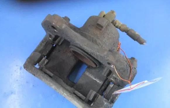 Nissan Primera Front brake caliper