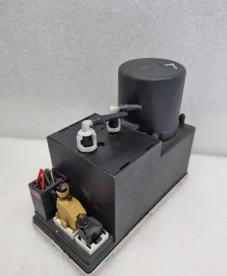 Audi A4 S4 B5 8D Central locking vacuum pump 8L0862257L 100298