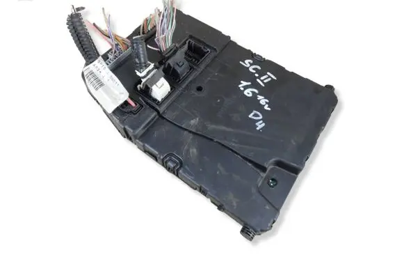 Renault Scenic II - Grand scenic II Fuse module 8200351182 04332 S118400150C