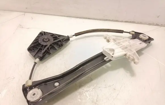 Volkswagen Jetta VI Rear window lifting mechanism without motor 5C6839462D