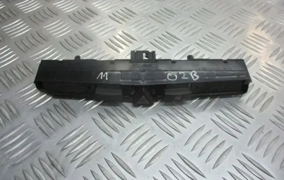 Opel Zafira B Hazard light switch