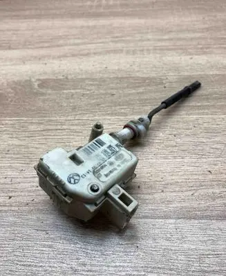 Volkswagen Golf IV Central locking motor 1J0810773 3B0959782