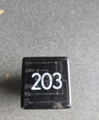 Volkswagen PASSAT B5.5 Other relay 8A0951253A
