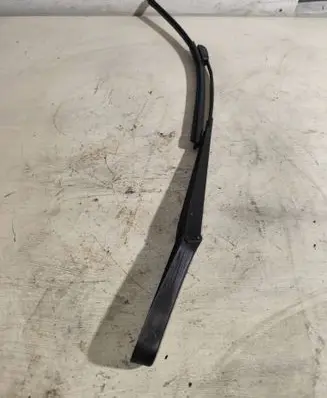Opel Zafira A Front wiper blade arm 90582557 182186
