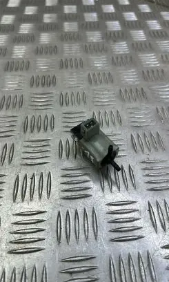 Vacuum valve