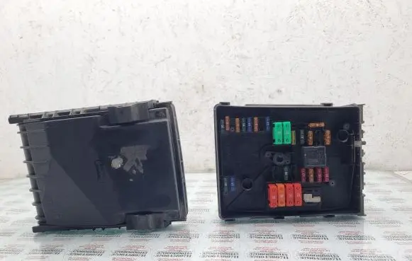 Volkswagen Touran I Fuse module 1K0937125A