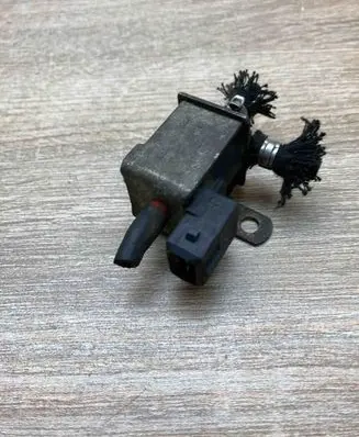 Audi A4 S4 B5 8D Turbo solenoid valve 028906263J