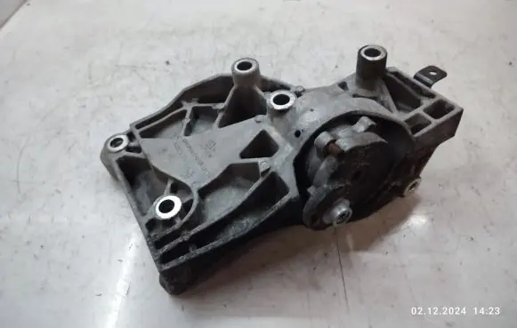 Opel Zafira C A/C compressor mount bracket 532274354