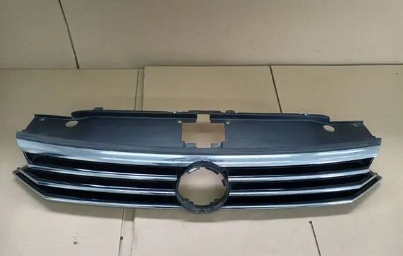 Volkswagen PASSAT B8 Front bumper upper radiator grill 3G0853653 3G0853651 3G0853651A
