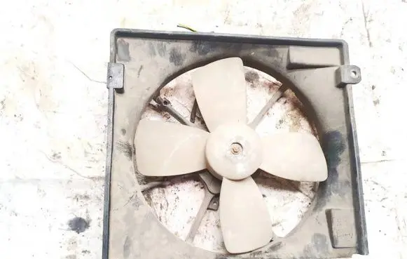 Mazda 323 F Radiator cooling fan shroud