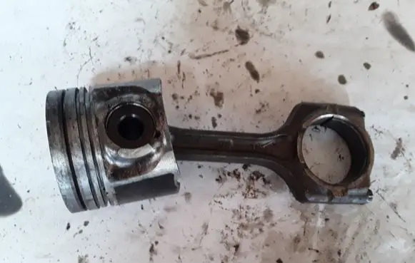 Honda FR-V Piston with connecting rod 05061611