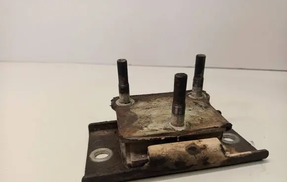 Nissan Pathfinder R51 Gearbox mount 