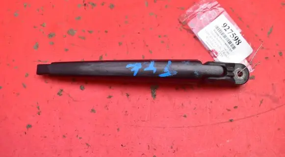Toyota Avensis Verso Rear wiper blade arm