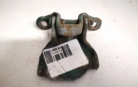 Honda CR-V Front door upper hinge
