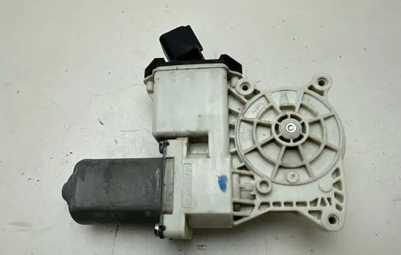 Ford Mustang VI Front door window regulator motor C28603102