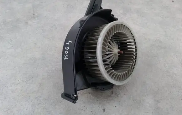 Volkswagen Fox Heater fan/blower 6Q1819015G