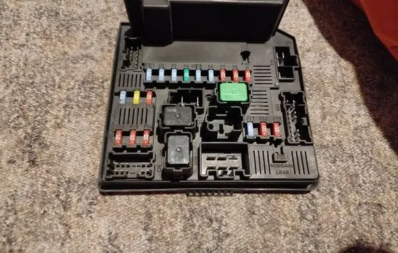 Nissan Qashqai Fuse box set 284B7JD02E 8927068670 522753F03