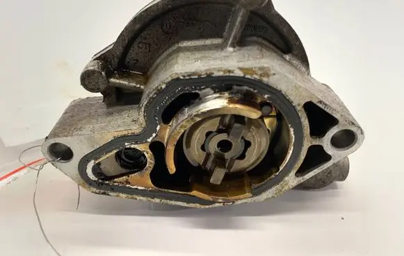 Opel Insignia A Vacuum pump 12632504