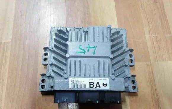 Nissan Qashqai Engine control unit/module 23710JD59C S180033107A SID303