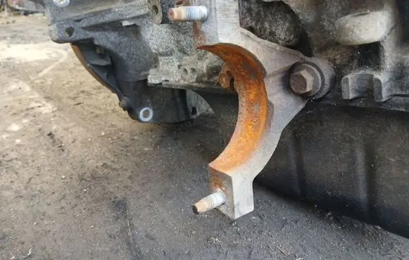 Ford Grand C-MAX Engine mounting bracket