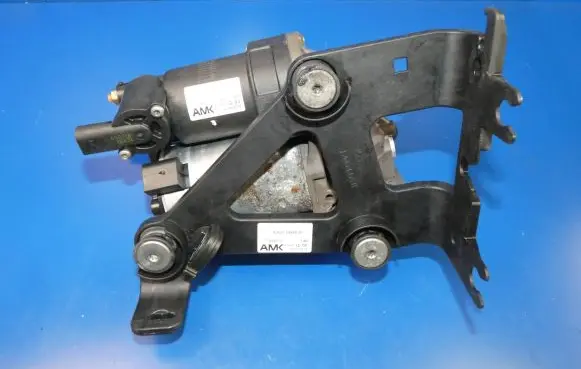 Jaguar XJ X351 Air suspension valve block AW933B484AF 799600 A1268
