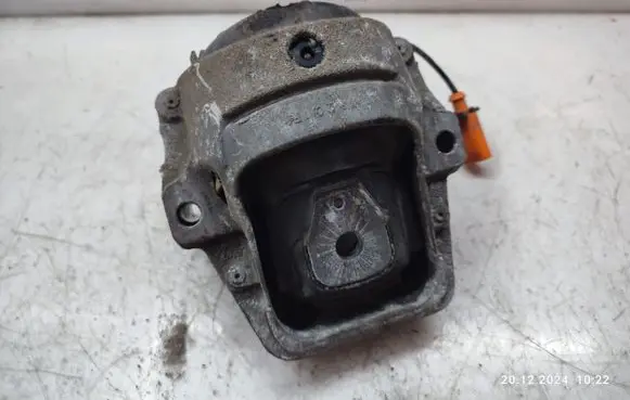 Audi Q5 SQ5 Engine mount bracket