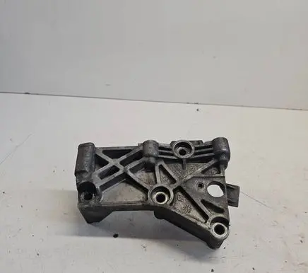 Engine mounting bracket