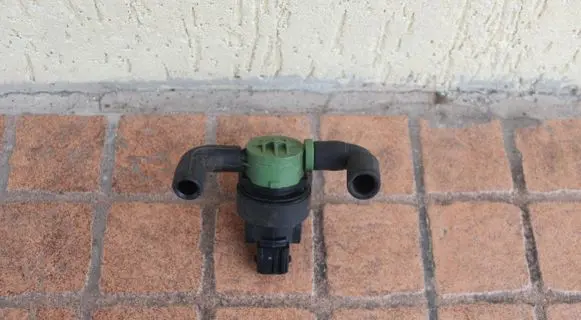 Mercedes-Benz C W203 Valve vacuum 0004703293