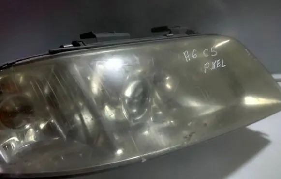 Audi A6 S6 C5 4B Headlight/headlamp 14847400